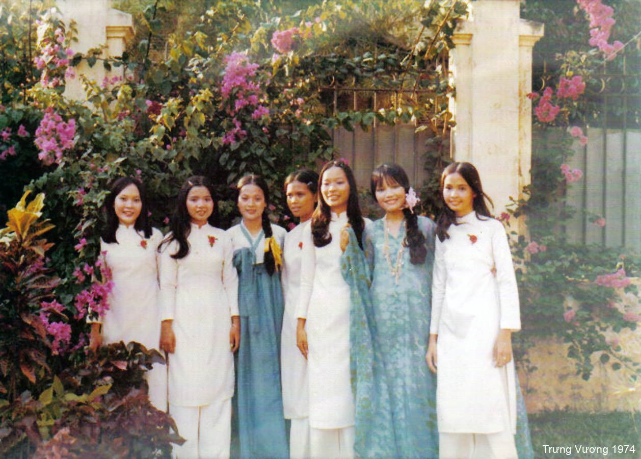 Bộ ảnh khác về chiếc áo dài Việt Nam