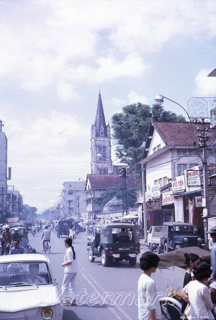 Góc nhìn khác về đường Hai Bà Trưng và nhà thờ Tân Định, 1970.