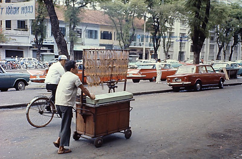 Sài Gòn 1966 - Xe bán Khô mực - Ảnh của Lioyd