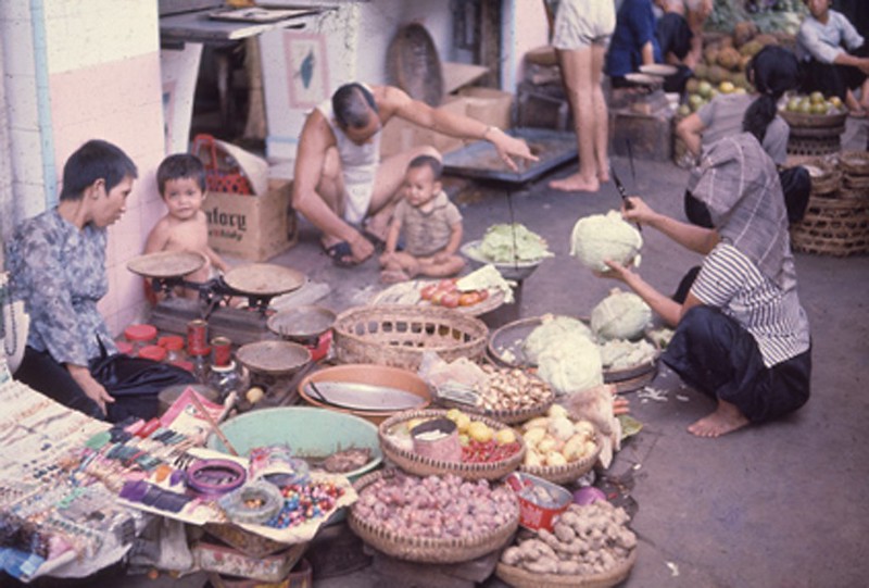 Sài Gòn 1967 - bán hành ớt tiêu - Ảnh của Donald Jellema