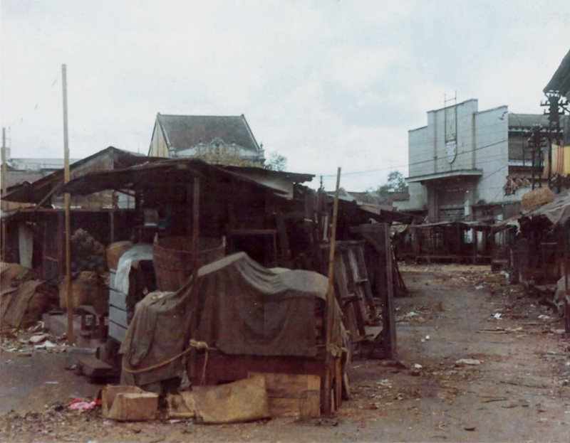 Chợ Bà Chiểu năm 1968 - Khu chợ vắng vẻ trong những ngày giáp Tết Nguyên đán.