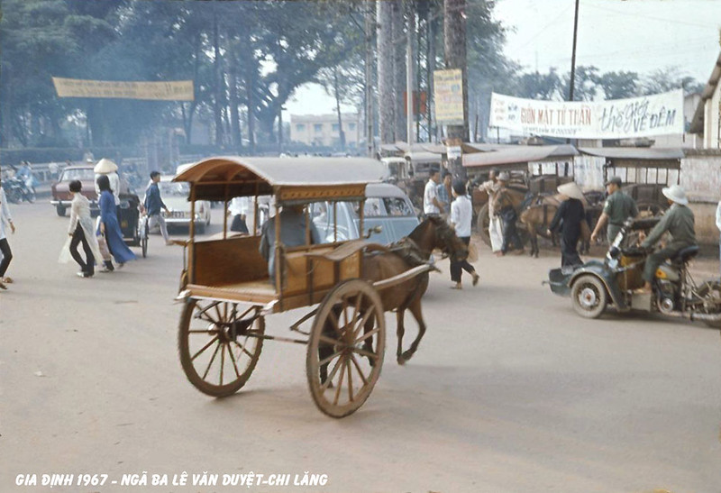 Ngã ba Lê Văn Duyệt - Chi Lăng, Gia Định năm 1967, nay là ngã ba Đinh Tiên Hoàng - Phan Đăng Lưu. Ảnh: Horse Cart 