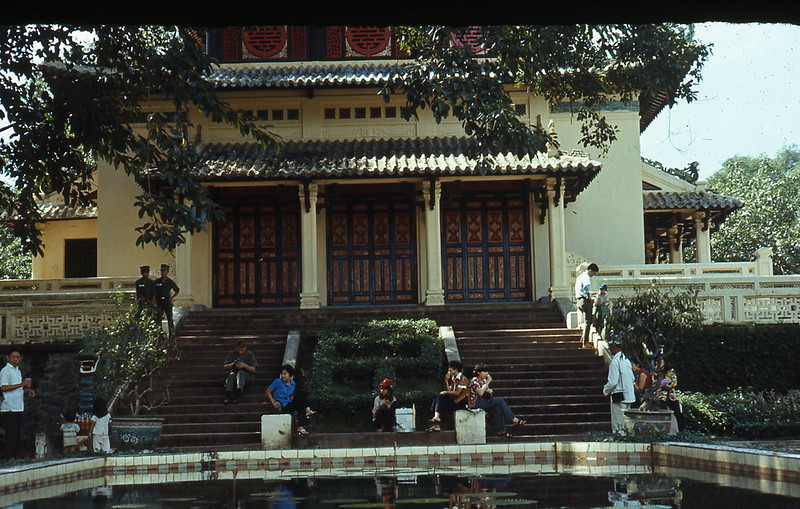 Đền thờ Quốc Tổ Hùng Vương ở trong Thảo Cầm Viên Sài Gòn năm 1970.