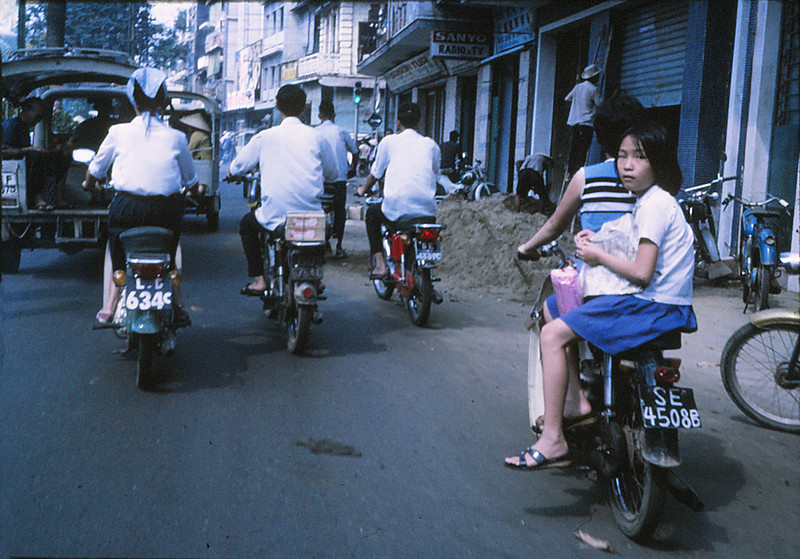 Sài Gòn năm 1971 - Phía trước là rạp Victory Lê Ngọc Q5